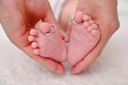 伊犁宝宝脸上长黑点 伊犁宝宝脸上长黑点